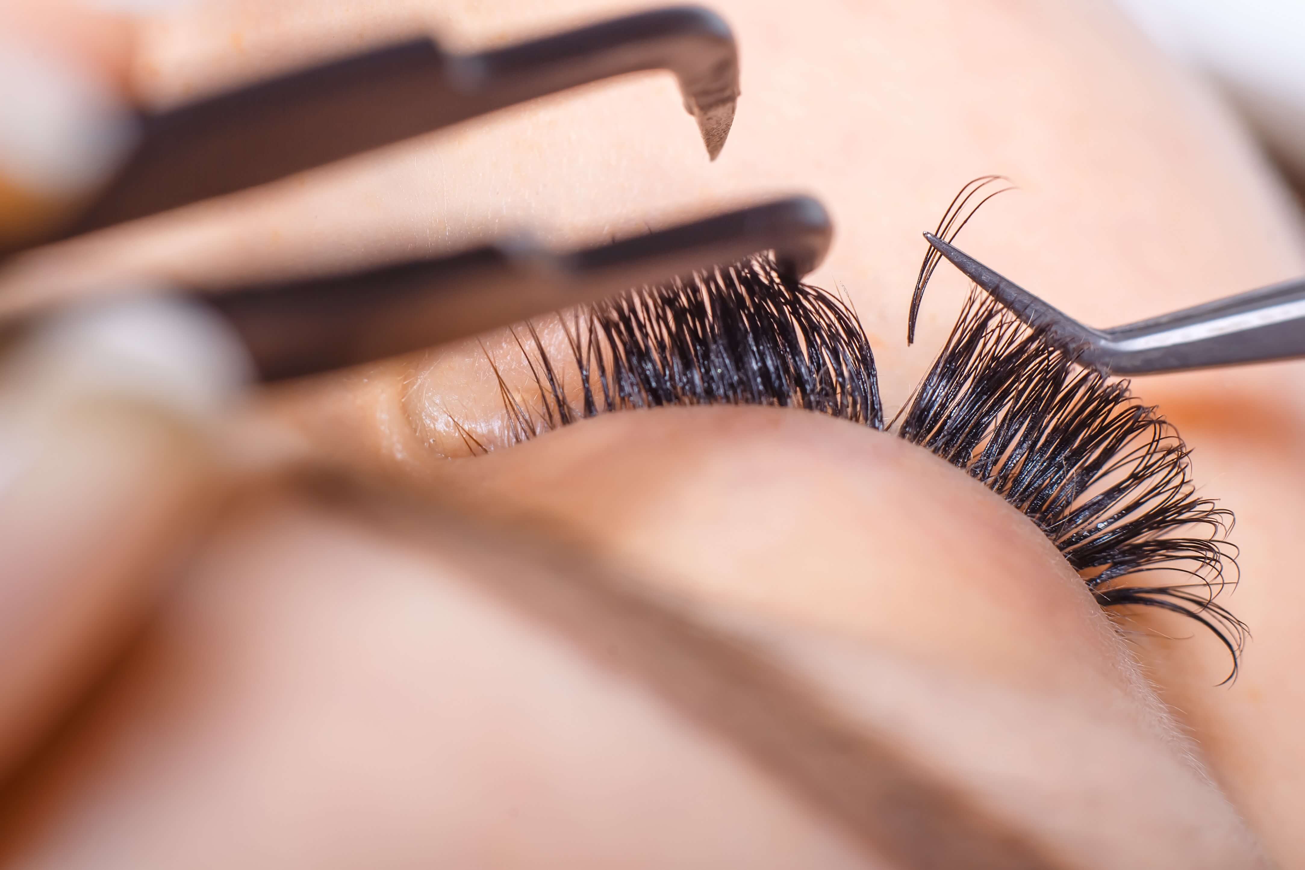 Comment bien maîtriser la pose des extensions cils ? Mon de beauté
